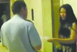 女人脱光衣服视频